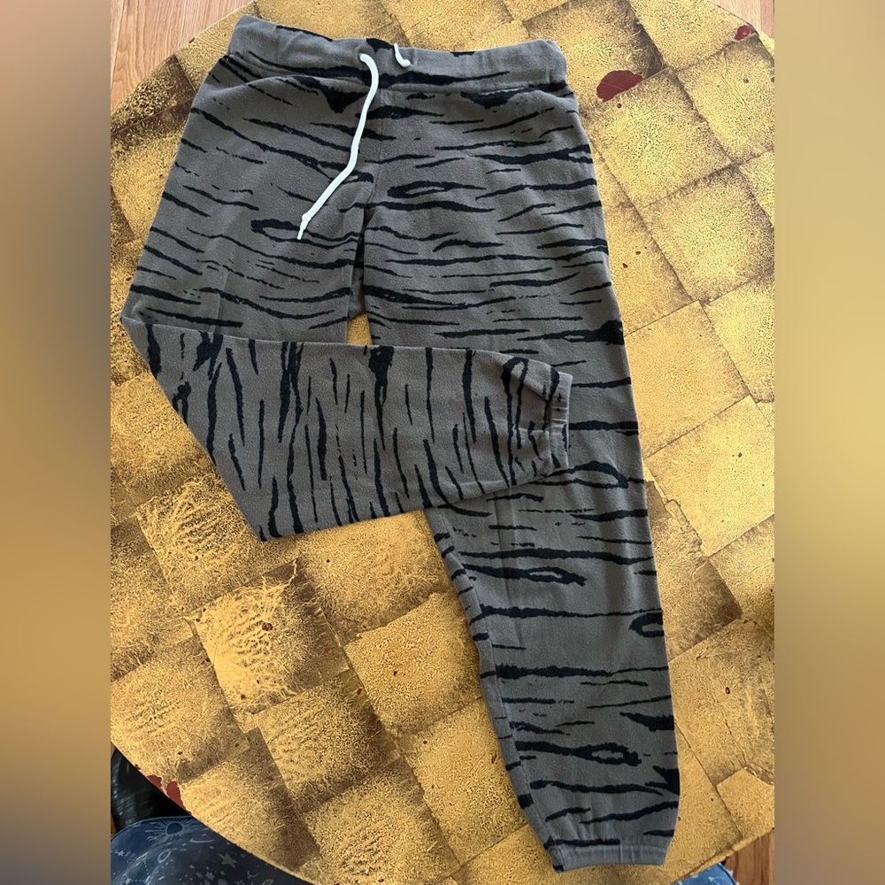 Monrow Tiger Stripe Cozy Knit Joggers- Medium
